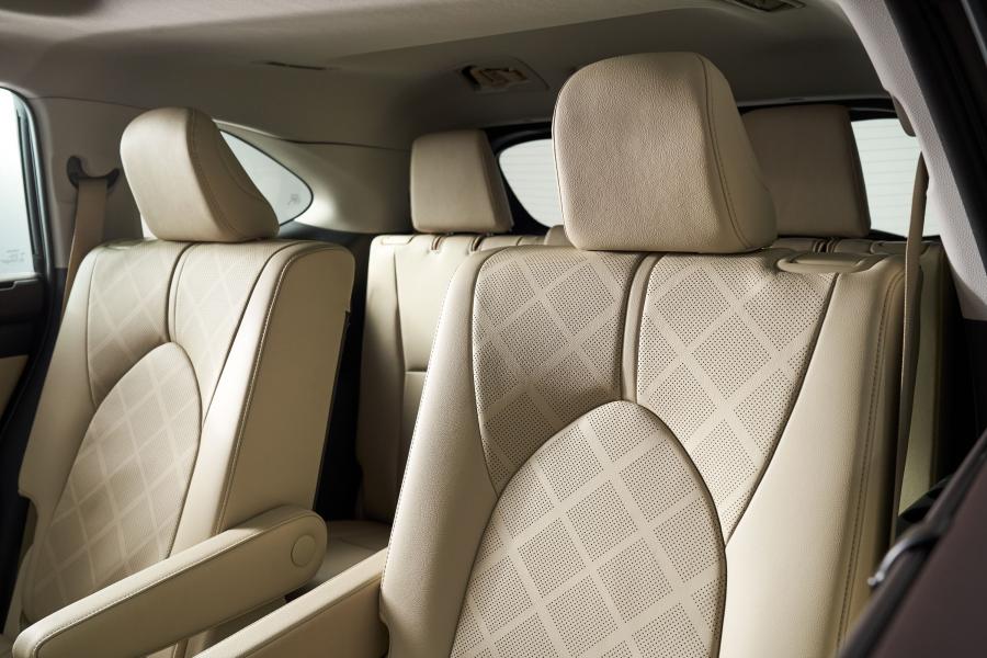 Интерьер Toyota Highlander Platinum AWD 2019 года  (NA) (фото 12 из 41)